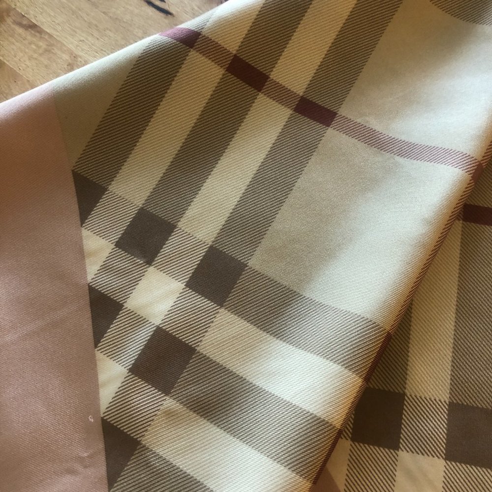 NWTS Vintage Burberry Horseferry Pale Rosewood Check Silk Scarf  34” Square - Picture 9 of 12